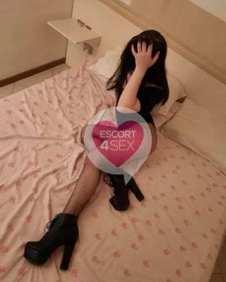 Ragazza 20 anni reali gola profonda con sborrata in bocca e baci con la lingua ingoio finale fotografia:8