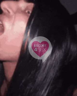 Alessia non mercenaria solo per uomini maturi no giovani fotografia:2