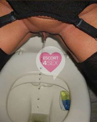 Italiana di bella presenza esperta nella pratica dello squirting fotografia:4